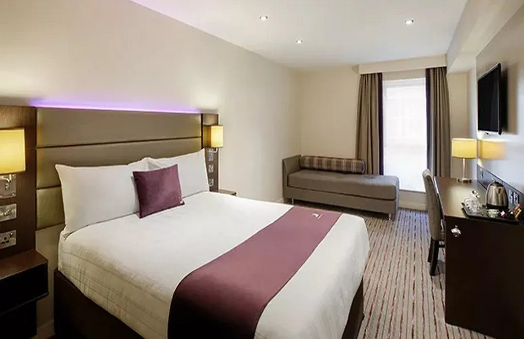 Premier Inn Manchester West Didsbury-1